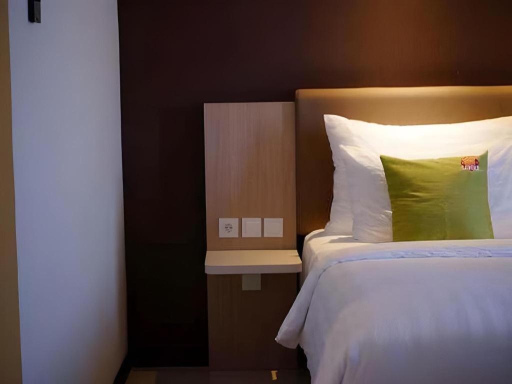 Hotel Dafam Pacific Caesar Surabaja Exteriér fotografie