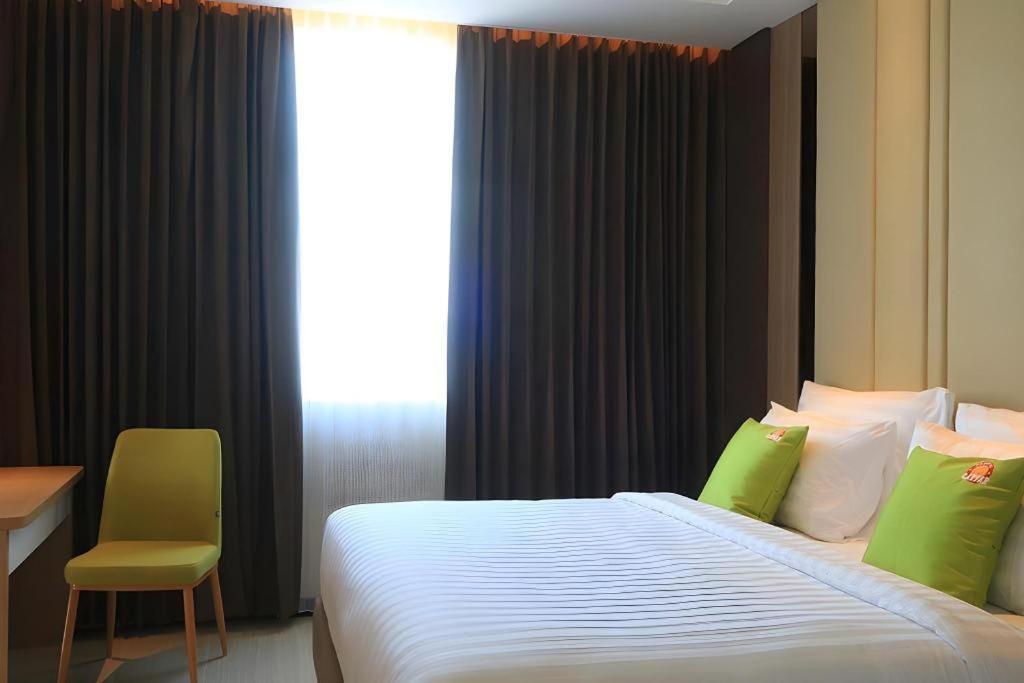 Hotel Dafam Pacific Caesar Surabaja Exteriér fotografie